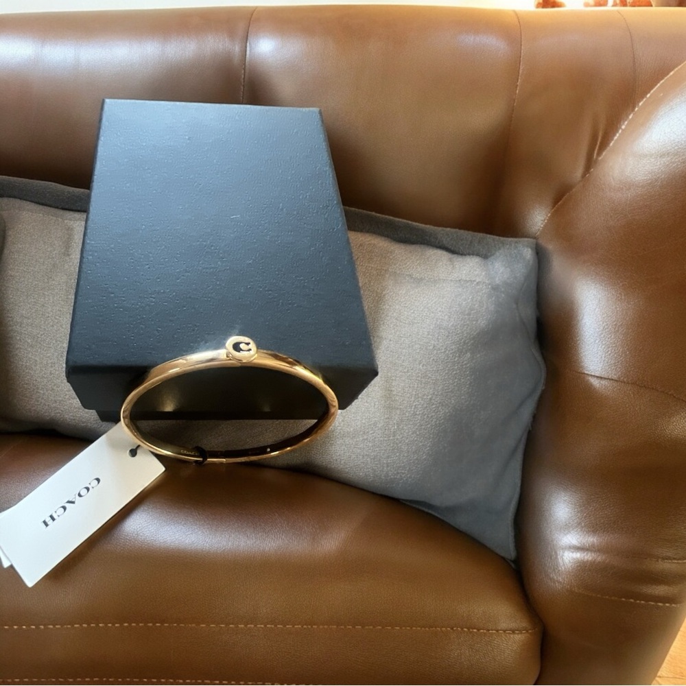 NWT coach bracelet gold - Picture 2 of 2